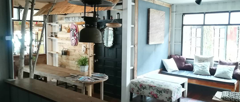 ในร้านบ้านศิลป์ ลาภิน
